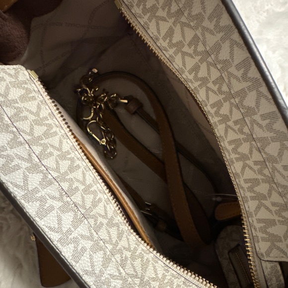 Michael Kors bag - Picture 2 of 3